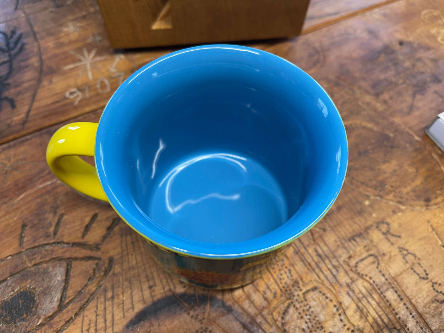 Tasse „Attack on Tokyo“ – Wenn die Stadt brennt